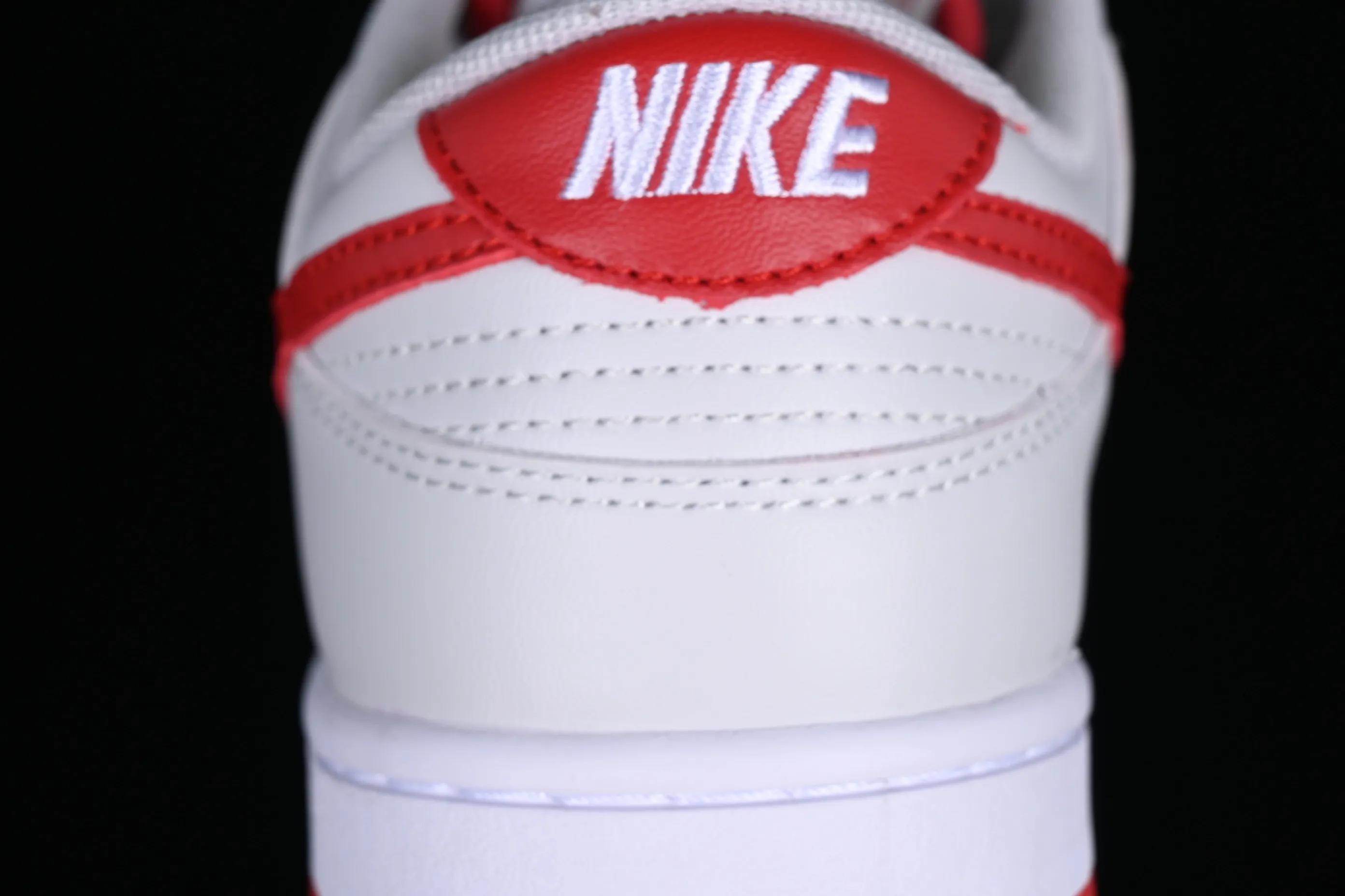 All Categories Nk SB Dunk Series Nk SB Dunk Low Low-top sneakers Cost-effective version Nk Dunk Low "Vast Grey/Varsity Red" Gray and red Bugs Bunny SB low-top sports and leisure sneakers FJ0832-011